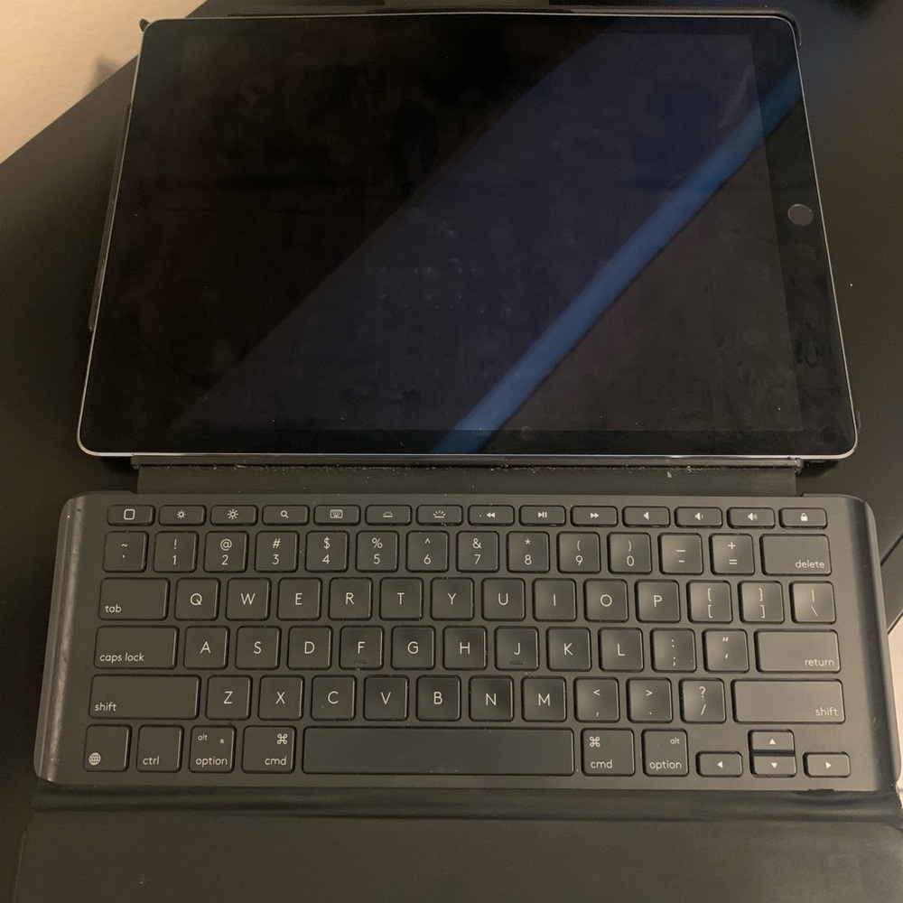 Apple IPad 1st Generation - 512MB - Picture 2 of 8